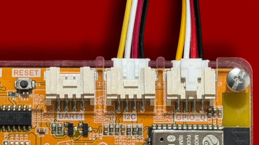 Detalle de los conectores a sensores externos